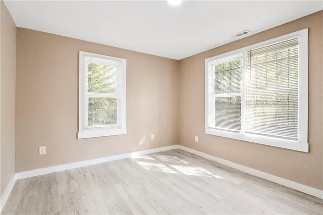 $200,000 | 2020 Brickel Boulevard, Kansas City, KS 66104