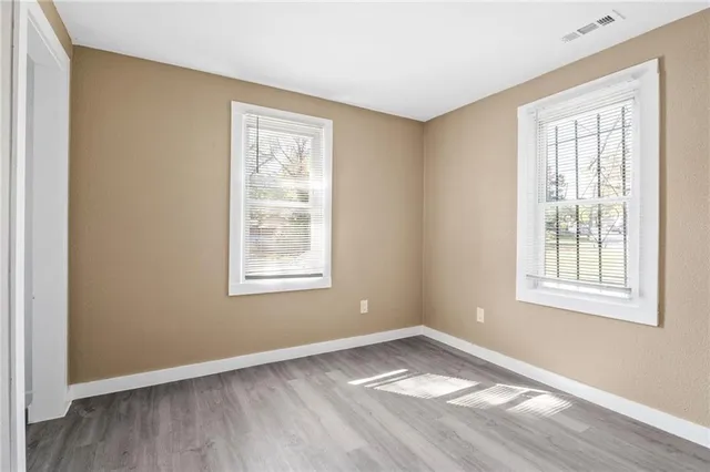 $200,000 | 2020 Brickel Boulevard, Kansas City, KS 66104