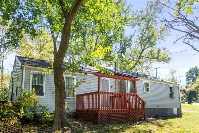 $200,000 | 2020 Brickel Boulevard, Kansas City, KS 66104