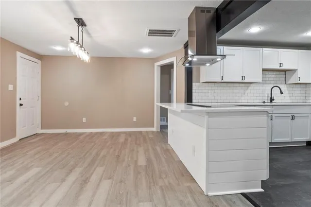 $200,000 | 2020 Brickel Boulevard, Kansas City, KS 66104