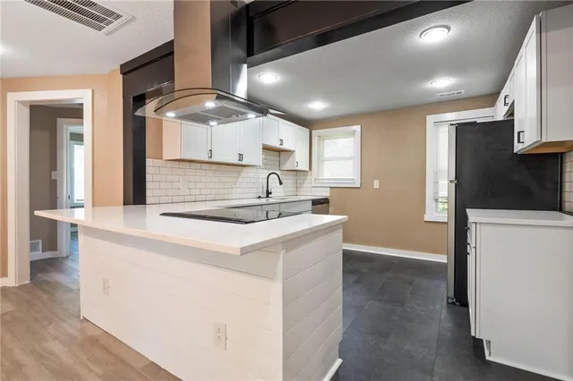 $200,000 | 2020 Brickel Boulevard, Kansas City, KS 66104