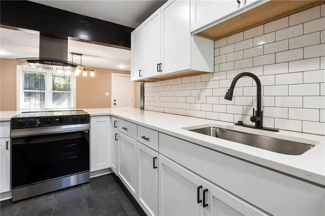 $200,000 | 2020 Brickel Boulevard, Kansas City, KS 66104