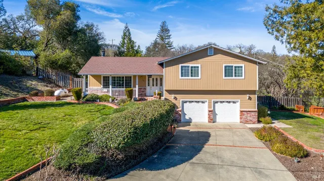 $649,000 | 830 Riverside Drive, Ukiah, CA 95482