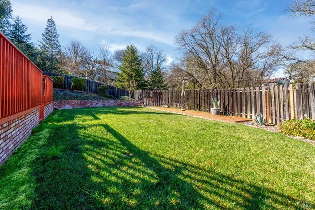 $649,000 | 830 Riverside Drive, Ukiah, CA 95482