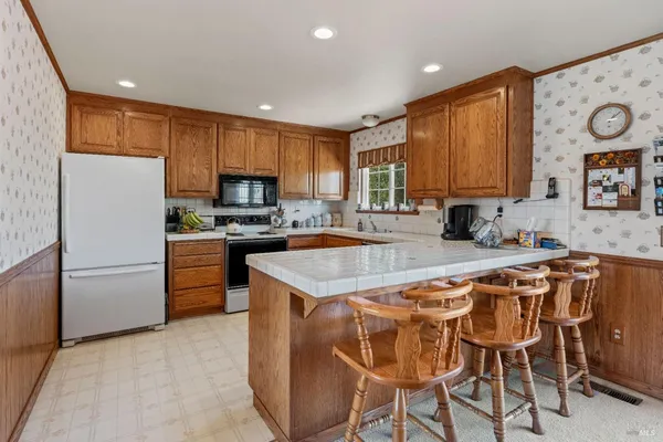 $649,000 | 830 Riverside Drive, Ukiah, CA 95482