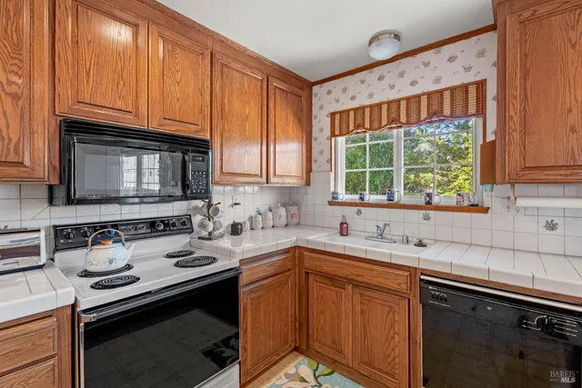 $649,000 | 830 Riverside Drive, Ukiah, CA 95482