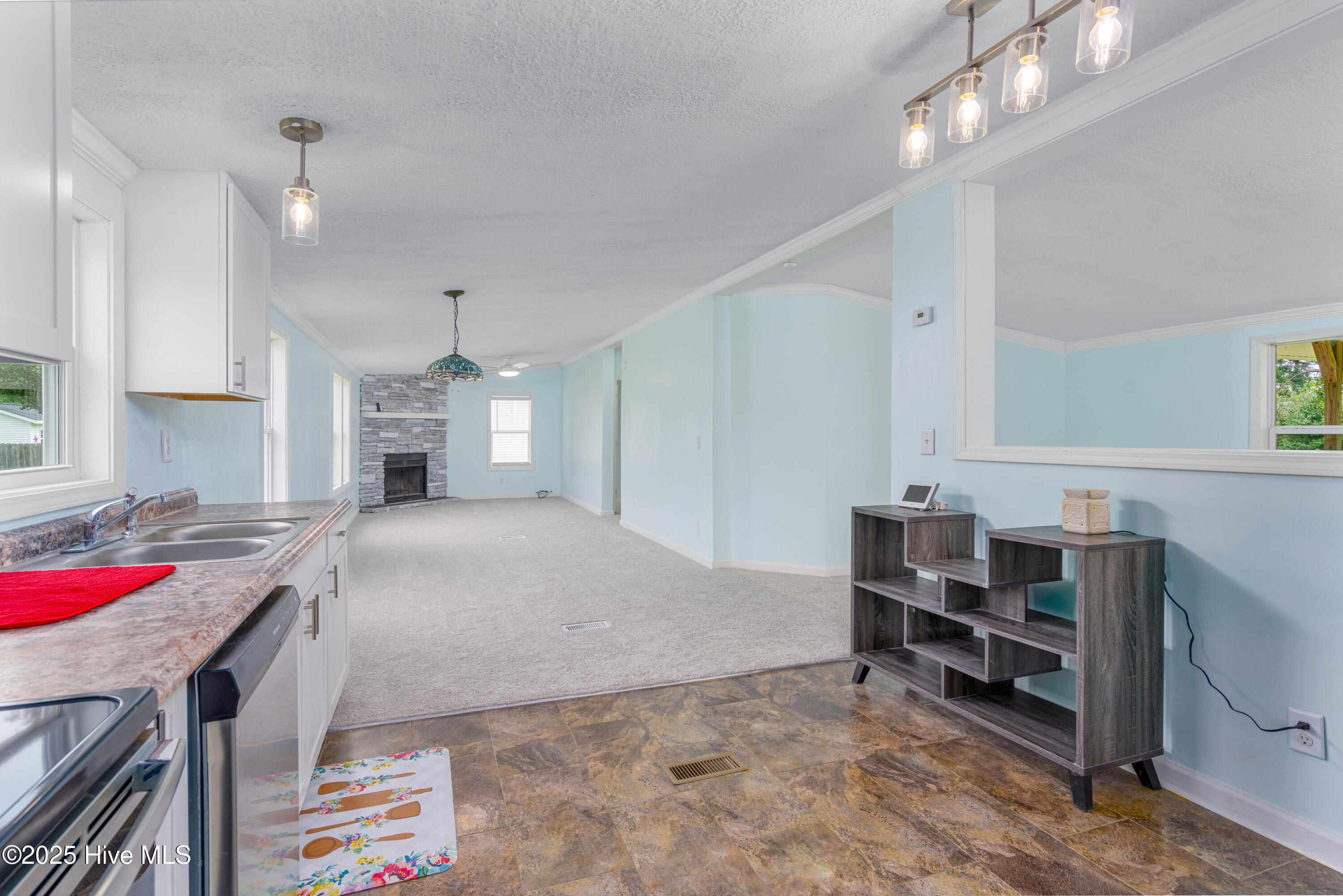 204 Kings Parkway Hubert, NC 28539 - Photo 14 of 30 Kitchen to Great Room