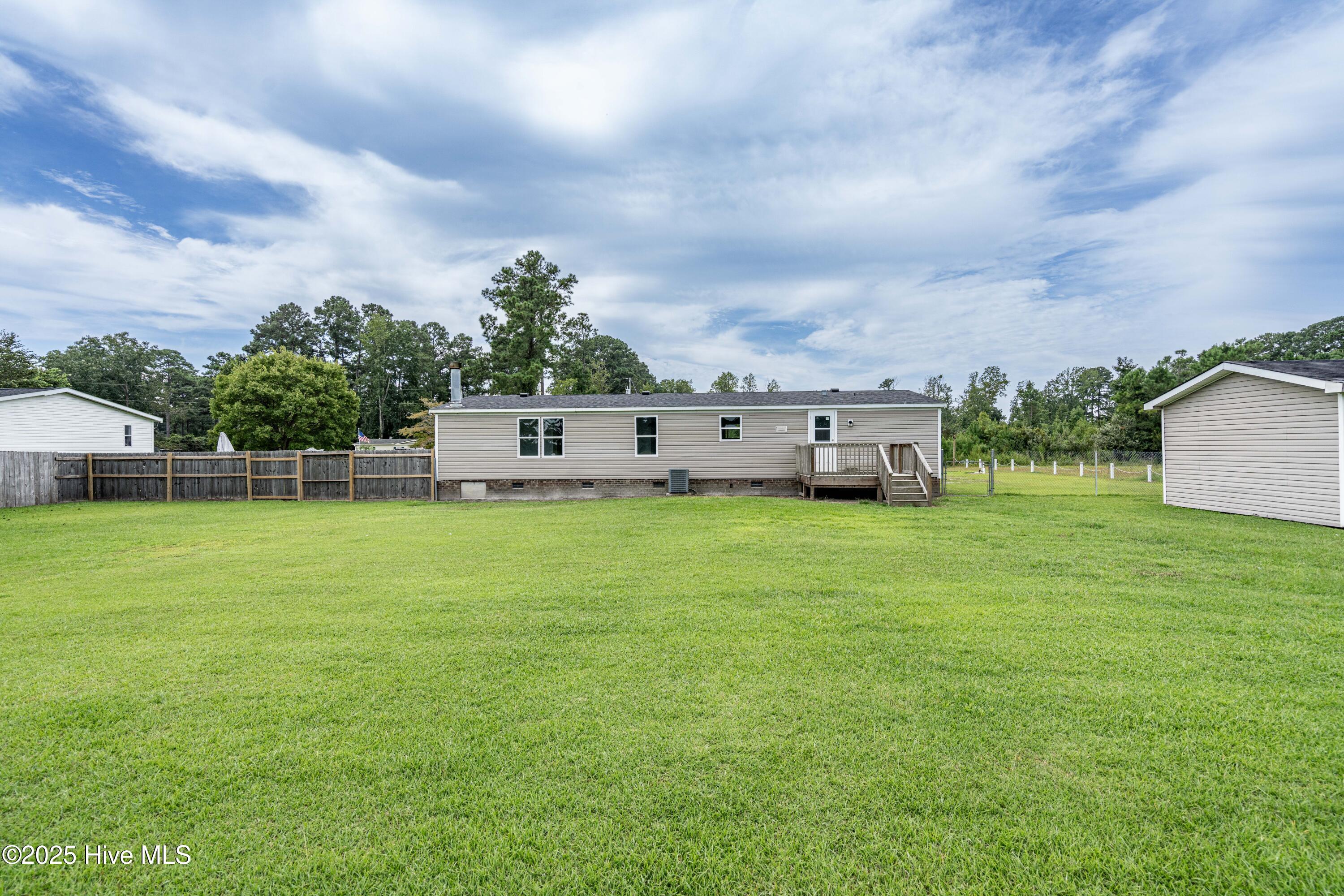 204 Kings Parkway Hubert, NC 28539 - Photo 24 of 30 Back View