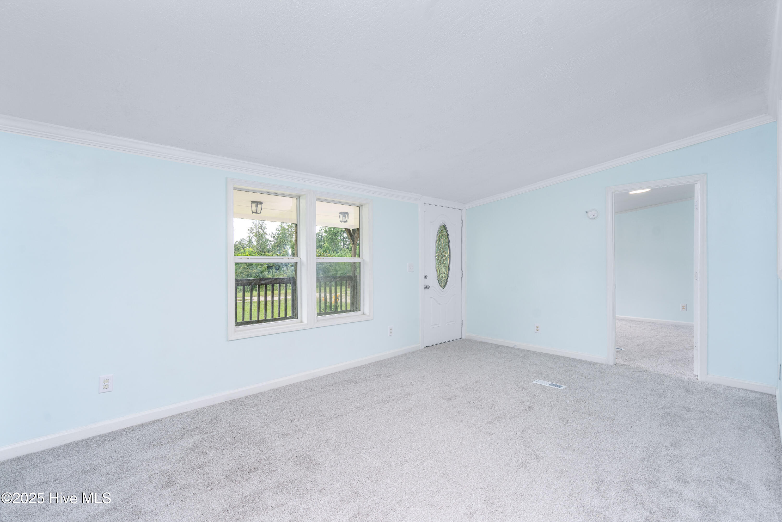 204 Kings Parkway Hubert, NC 28539 - Photo 7 of 30 Living Room