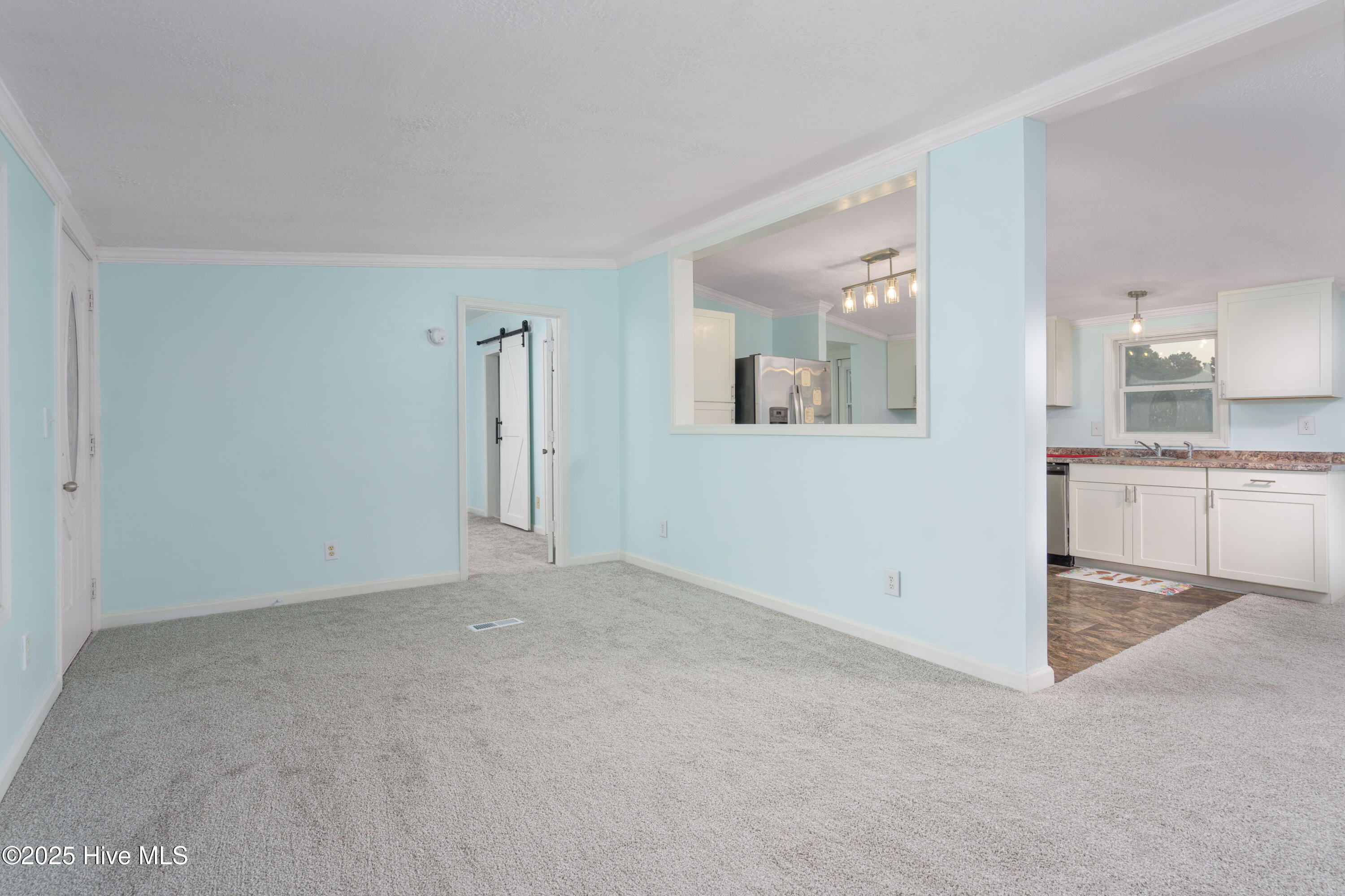 204 Kings Parkway Hubert, NC 28539 - Photo 8 of 30 Living Room to Kitchen