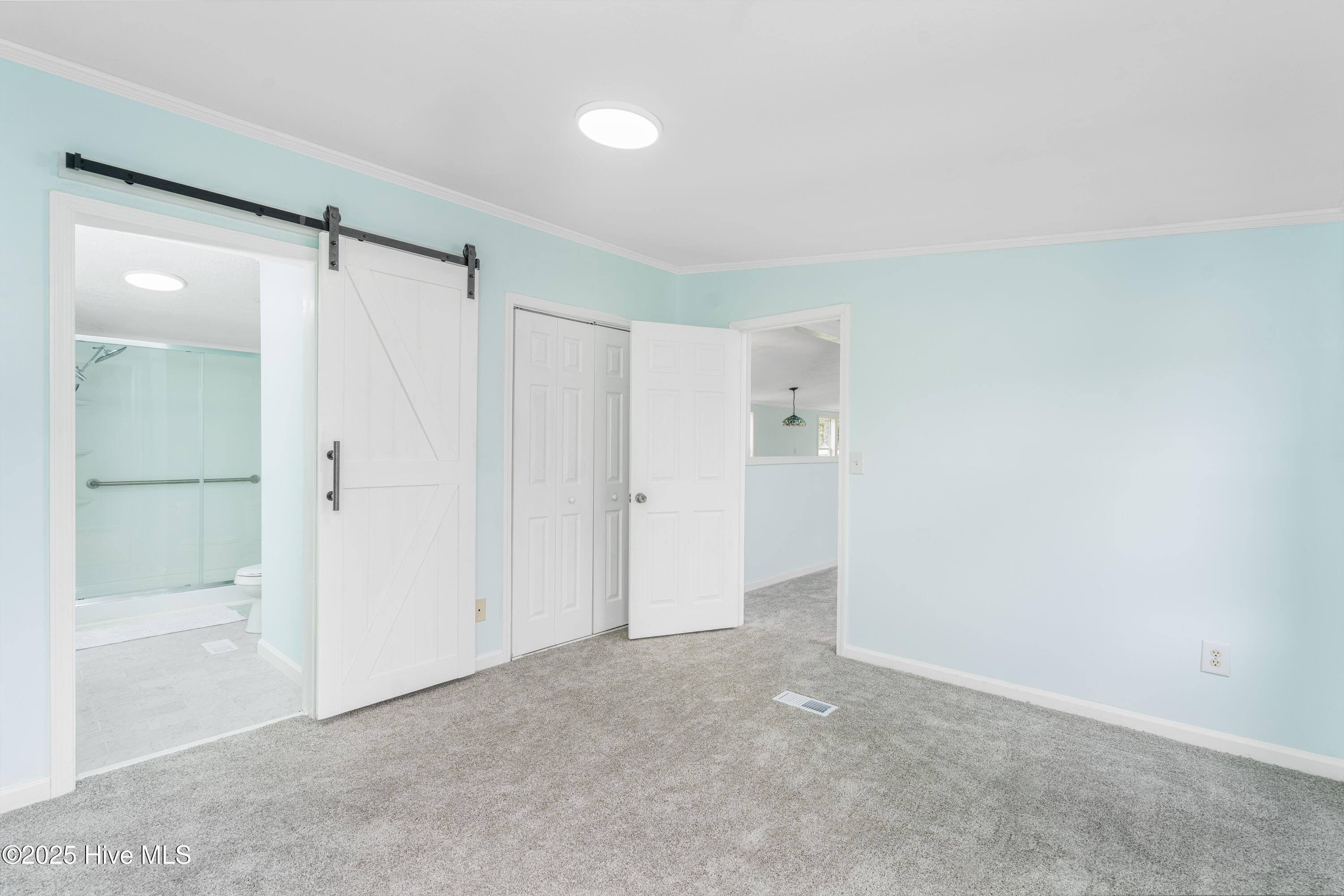 204 Kings Parkway Hubert, NC 28539 - Photo 10 of 30 Master Bath Entry