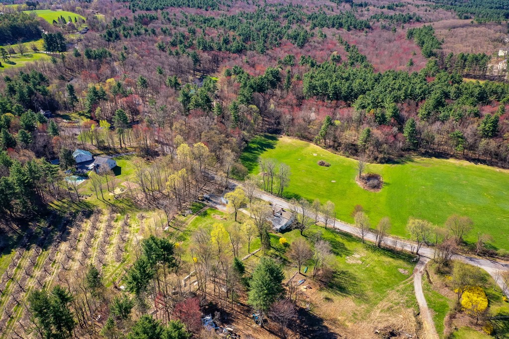 377 Old Bay Road Bolton, MA 01740 - Photo 5 of 10 Gallery Image 5