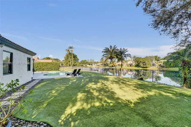 $948,500 | 3071 Perriwinkle Circle, Davie, FL 33328