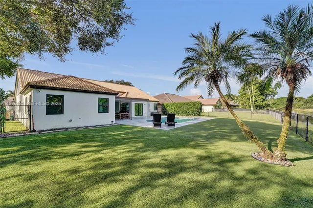 $948,500 | 3071 Perriwinkle Circle, Davie, FL 33328