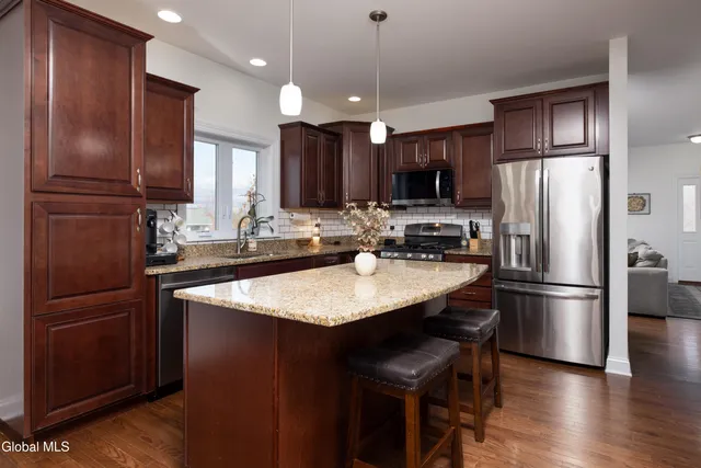 $599,900 | 20 Stonebridge Drive, Ballston, NY 12019