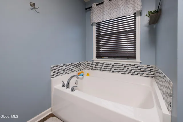 $599,900 | 20 Stonebridge Drive, Ballston, NY 12019