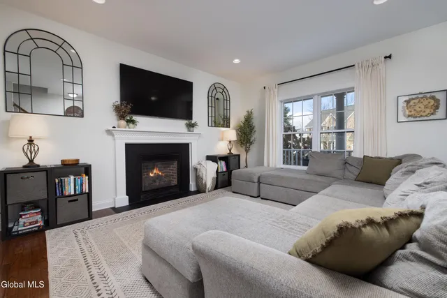 $599,900 | 20 Stonebridge Drive, Ballston, NY 12019