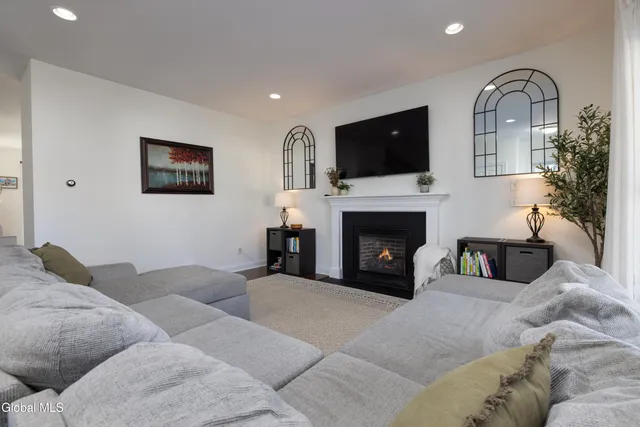 $599,900 | 20 Stonebridge Drive, Ballston, NY 12019