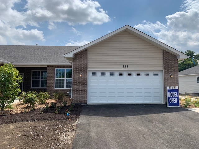489 Ridge Road Bolingbrook, IL 60440 - Photo 2 of 34 a front view of a house with garden