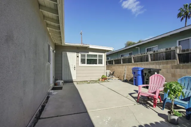 a view of a house with backyard and sitting area