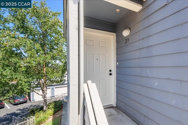 $375,000 | 219 Sea Crest Circle, Vallejo, CA 94590
