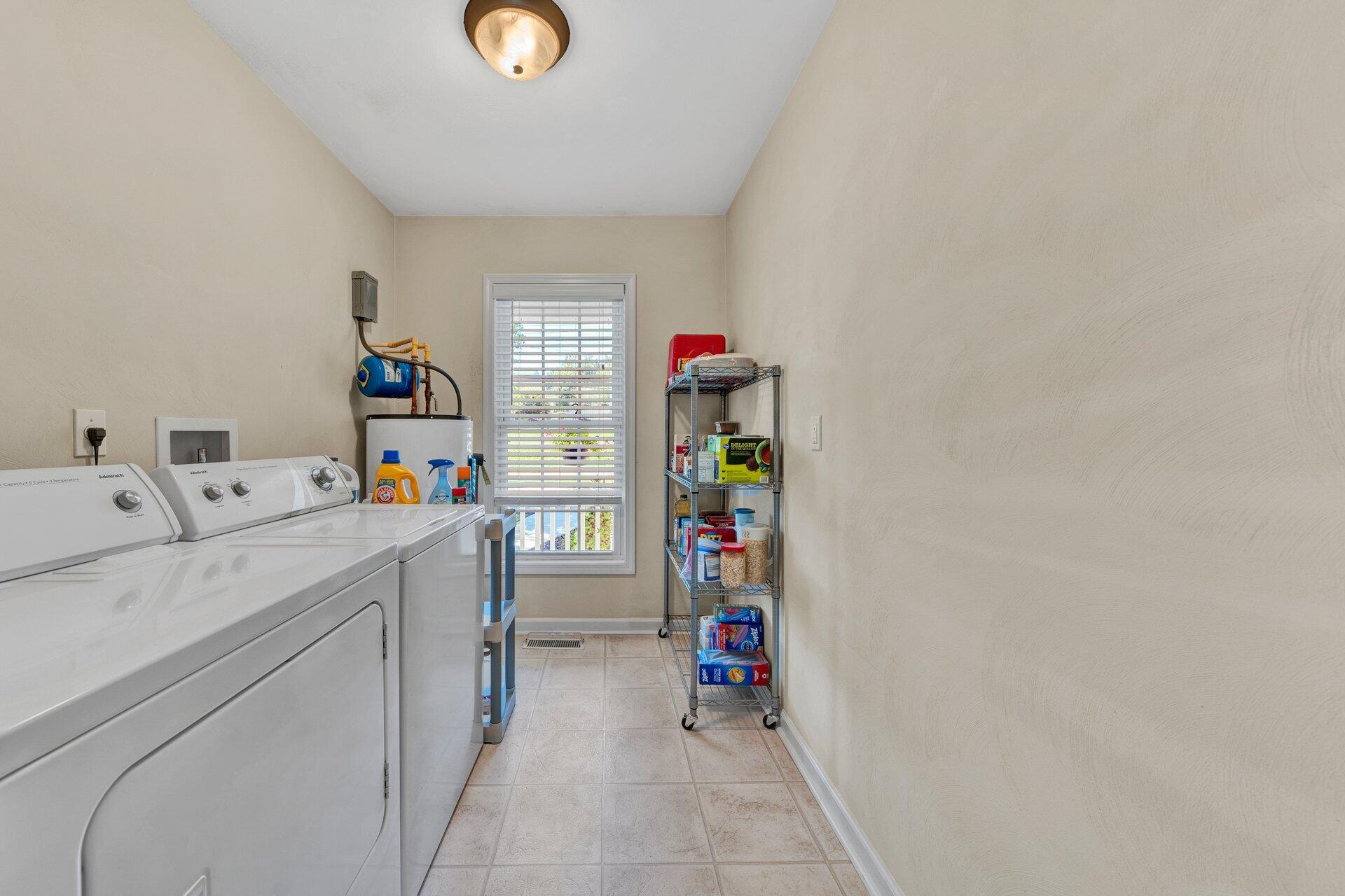 672 Kessler Mill Road Salem, VA 24153 - Photo 28 of 44 a utility room with dryer and washer