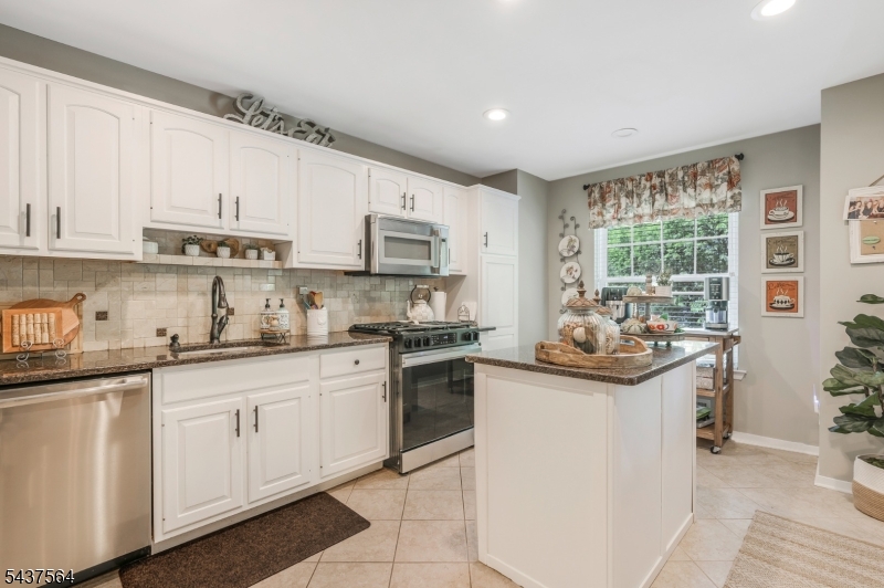 198 Crestview Road Bridgewater, NJ 08807 - Photo 16 of 28