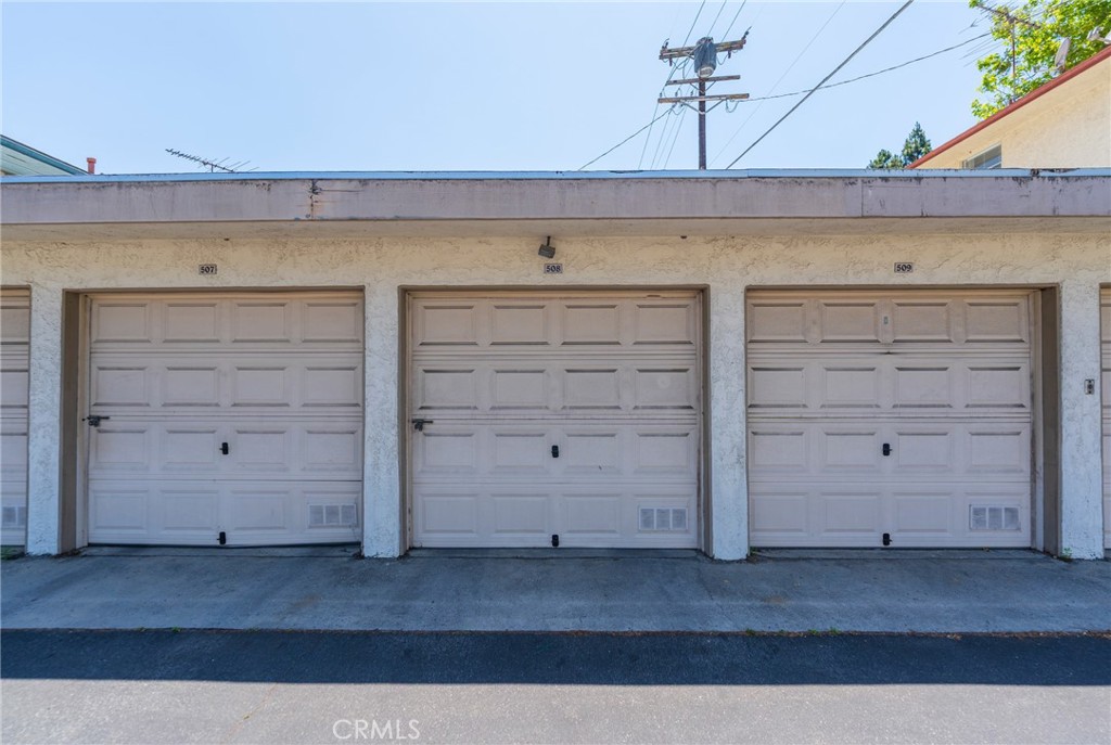 5835 Bowcroft Street, Unit 2 Los Angeles, CA 90016 - Photo 22 of 30 a view of an entryway