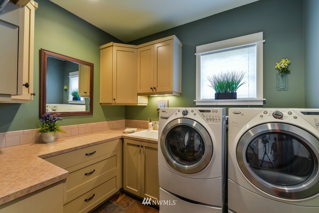 13775 Gibralter Road Anacortes, WA 98221 - Photo 11 of 25 Gallery Image 11