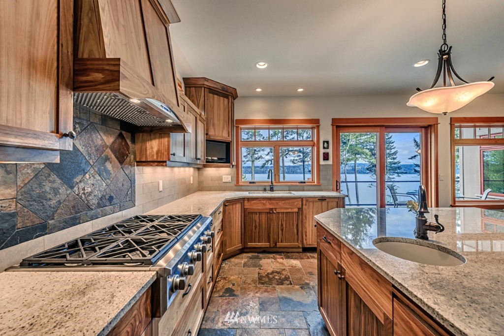 13775 Gibralter Road Anacortes, WA 98221 - Photo 7 of 25 Gallery Image 7