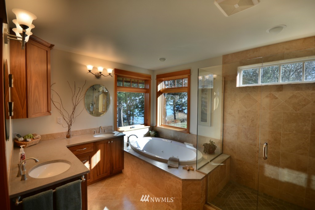 13775 Gibralter Road Anacortes, WA 98221 - Photo 9 of 25 Gallery Image 9