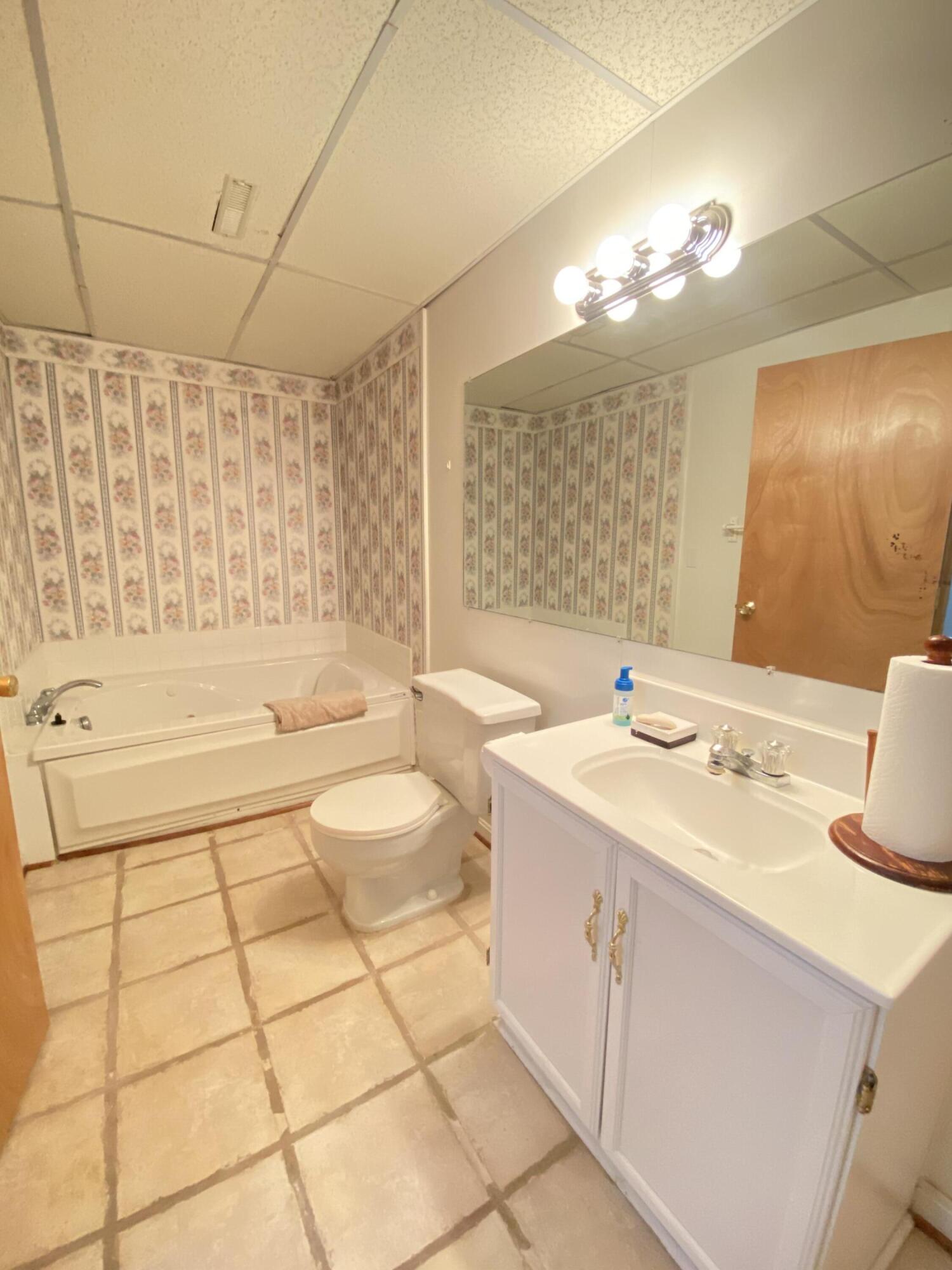 3543 Laurel Ridge Road Northwest Roanoke, VA 24017 - Photo 20 of 25 lowerbath