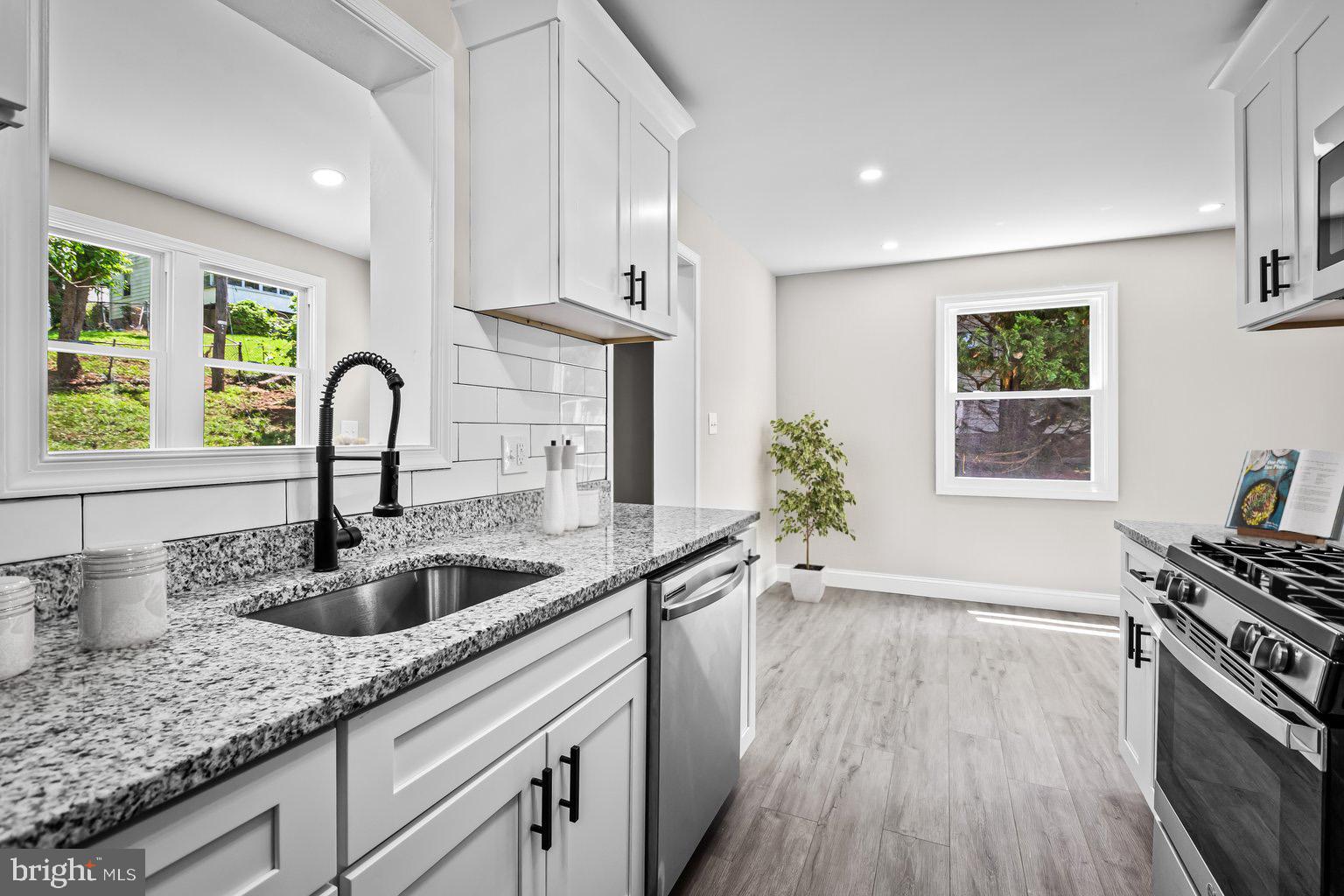 819 Cliffedge Road Pikesville, MD 21208 - Photo 4 of 33