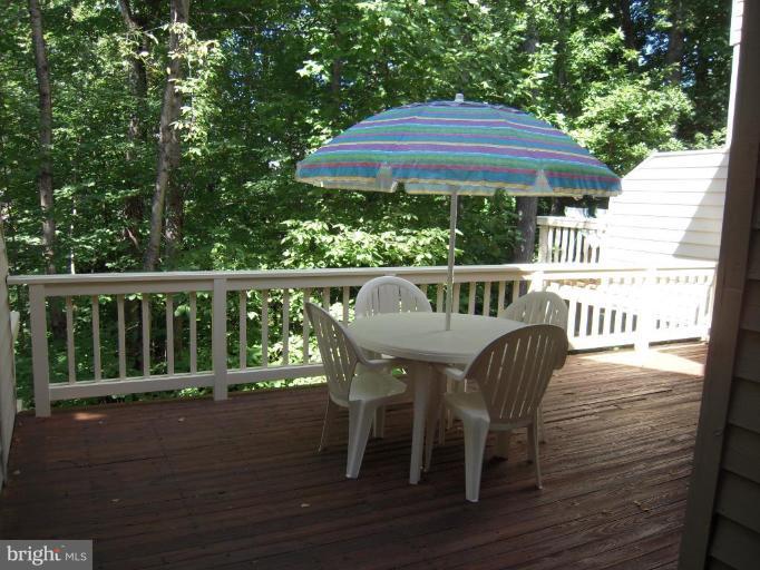 11509 Hemingway Drive Reston, VA 20194 - Photo 16 of 21 a view of a patio on the roof deck