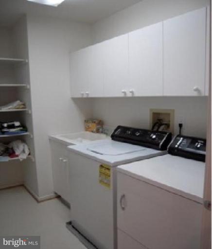 11509 Hemingway Drive Reston, VA 20194 - Photo 5 of 21 a utility room with dryer and washer