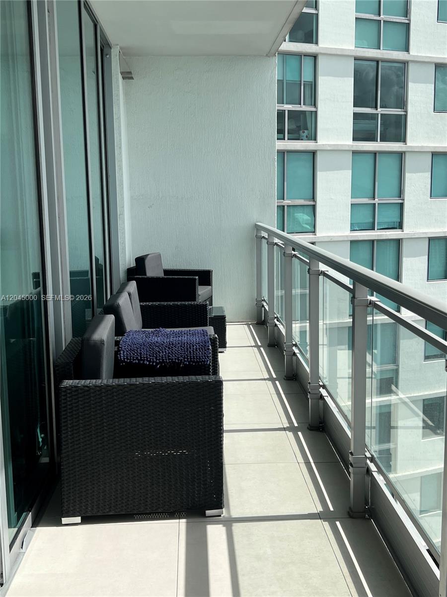 92 Southwest 3rd Street, Unit 3508 Miami, FL 33130 - Photo 6 of 9