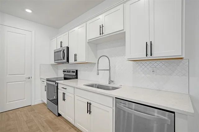 $4,000 | 8355 Northwest 7th Place, Plantation, FL 33324