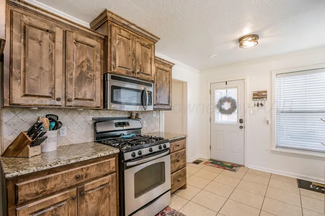 $575,000 | 2000 3rd Avenue, Canyon, TX 79015