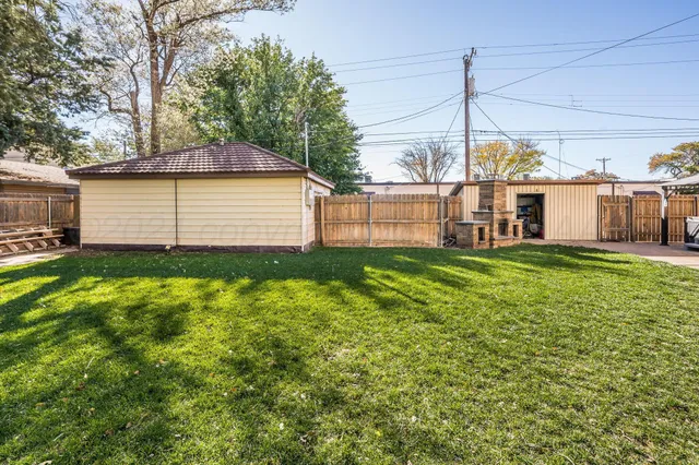 $575,000 | 2000 3rd Avenue, Canyon, TX 79015