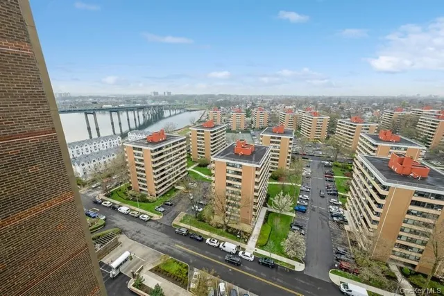 $579,999 | 166-25 Powells Cove Boulevard, Unit 18G | Beechhurst