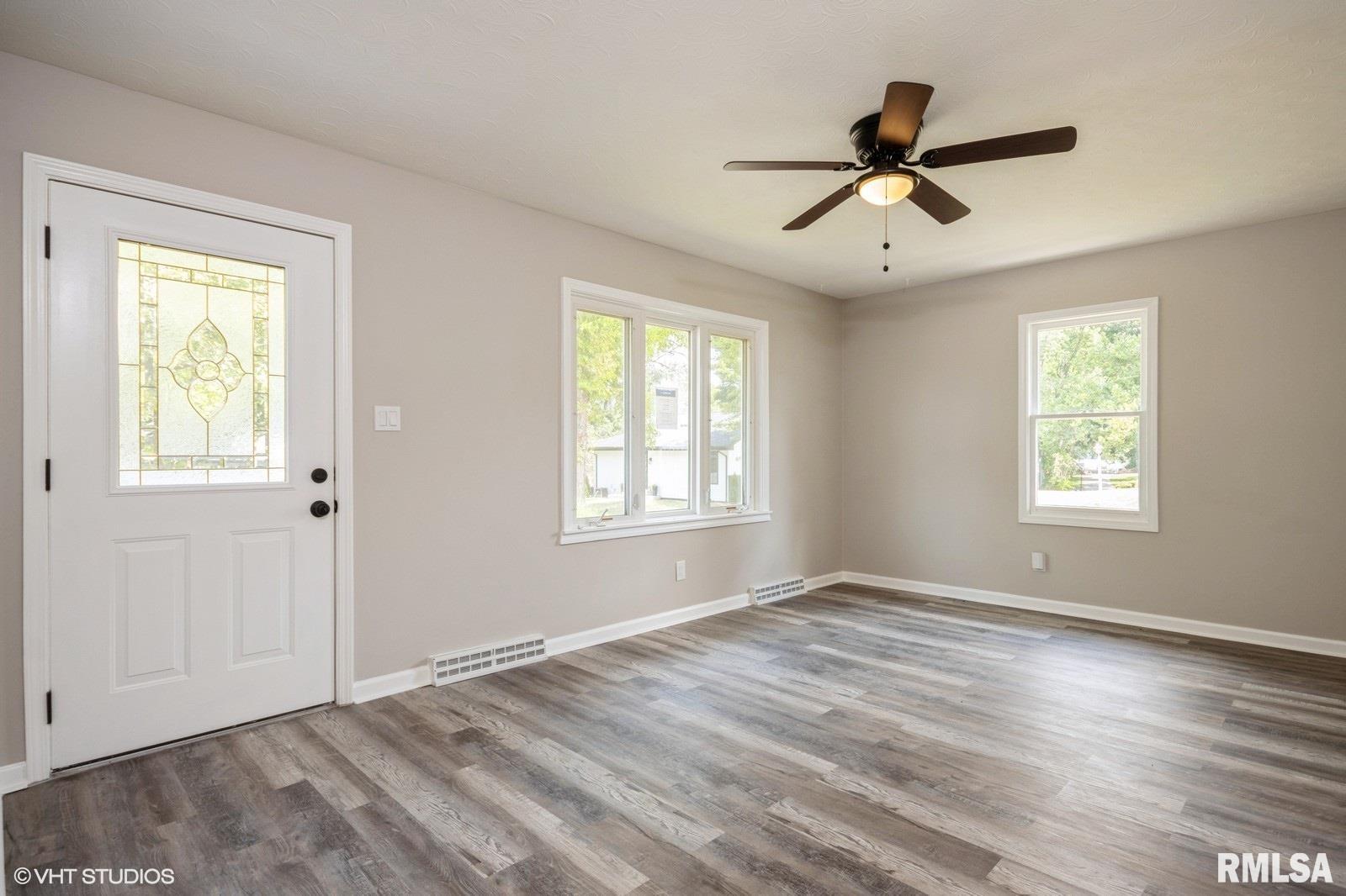 17 Lake Grove Club Decatur, IL 62521 - Photo 2 of 15