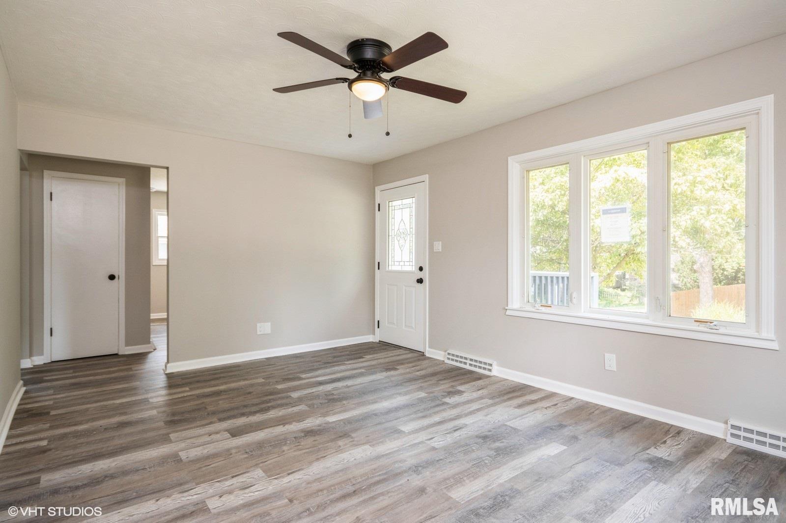 17 Lake Grove Club Decatur, IL 62521 - Photo 3 of 15