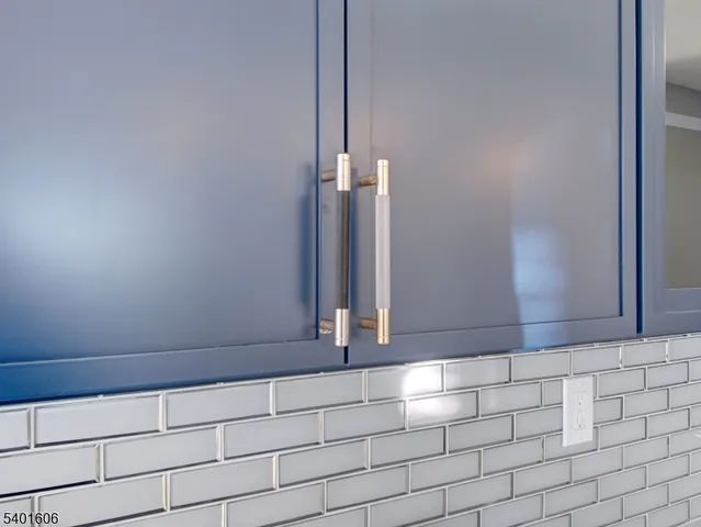 a view of a utility room