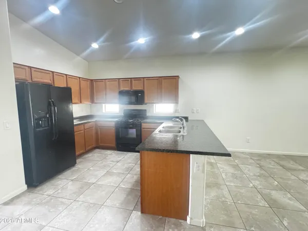 $2,200 | 3931 East Narrowleaf Drive, Gilbert, AZ 85298