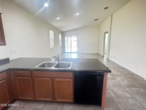 $2,200 | 3931 East Narrowleaf Drive, Gilbert, AZ 85298