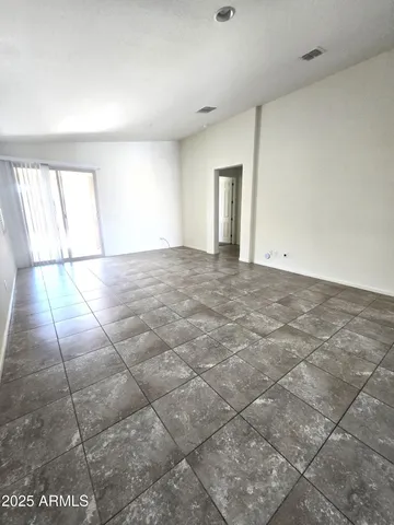 $2,295 | 3931 East Narrowleaf Drive, Gilbert, AZ 85298