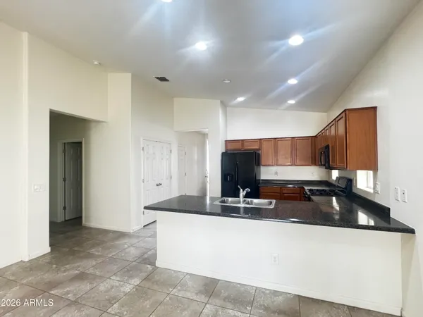 $2,200 | 3931 East Narrowleaf Drive, Gilbert, AZ 85298