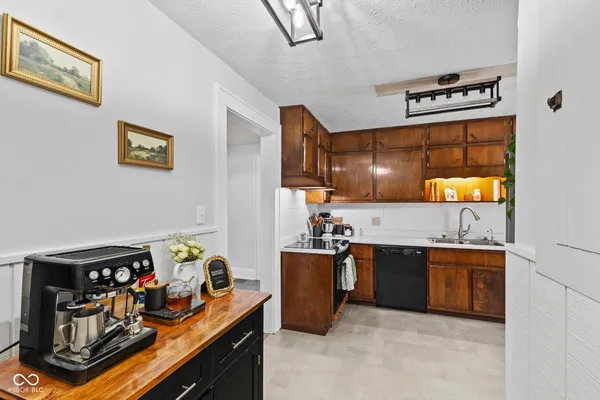 $650,000 | 5861 North 75th Street West, Whiteland, IN 46184