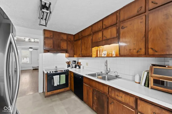 $650,000 | 5861 North 75th Street West, Whiteland, IN 46184