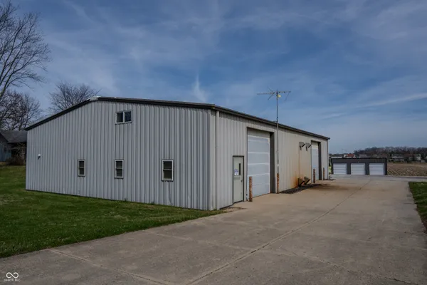 $650,000 | 5861 North 75th Street West, Whiteland, IN 46184